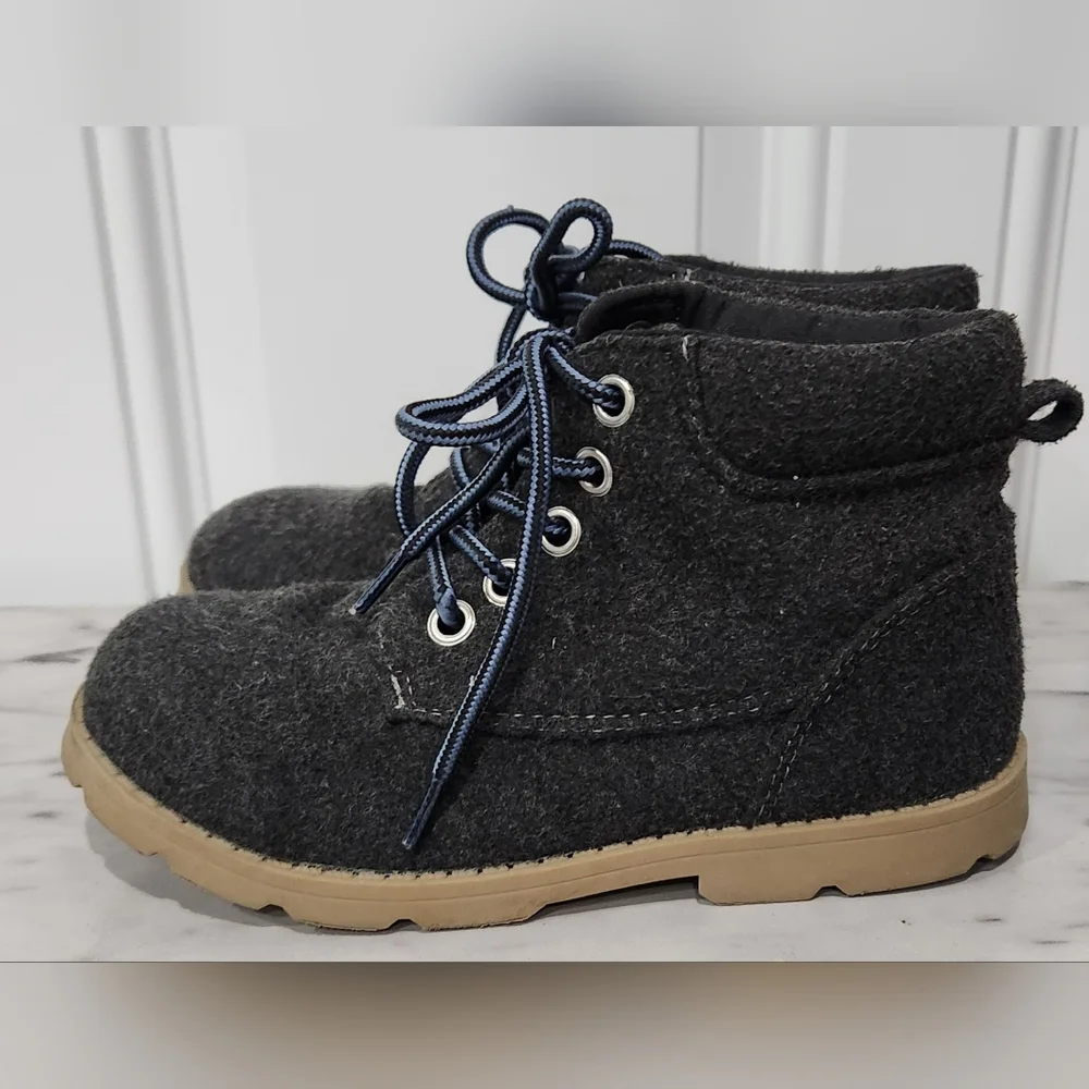 Gymboree grey fleece lace up boots boys size 13 EUC